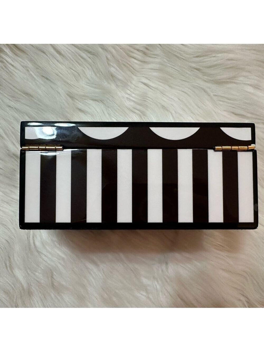 HENRI BENDEL BROWN AND WHITE STRIPES AND SPOTS “HOT FOR DOTS” LAQUER JEWELY BOX - Picture 10 of 14